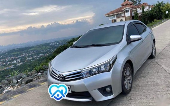 Selling Brightsilver Toyota Corolla Altis 2015 in Cainta-1