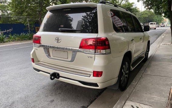 White Toyota Land Cruiser 2018 for sale in Makati-2
