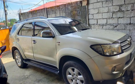 Selling Pearl White Toyota Fortuner 2011 in Quezon