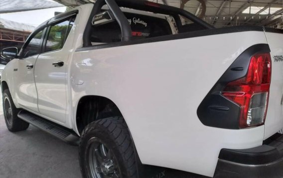 Pearl White Toyota Conquest 2018 for sale in Las Piñas-3