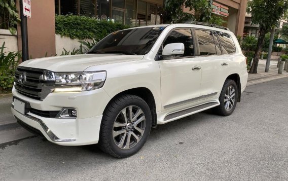 White Toyota Land Cruiser 2018 for sale in Makati-1