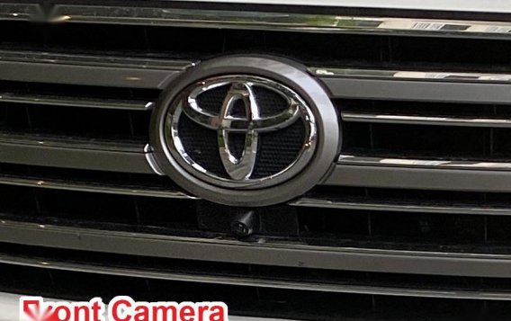 White Toyota Land Cruiser 2018 for sale in Makati-8