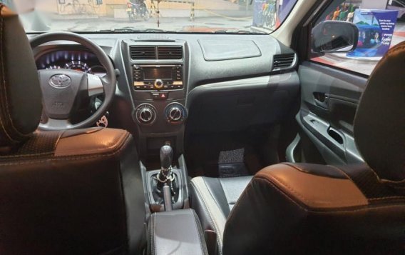 Selling Brightsilver Toyota Avanza 2016 in Quezon-1