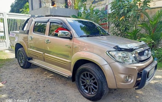 Beige Toyota Hilux 2010 for sale in Meycauayan-1