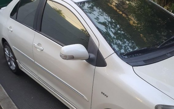 Pearl White Toyota Vios 2013 for sale in Mandaluyong-1