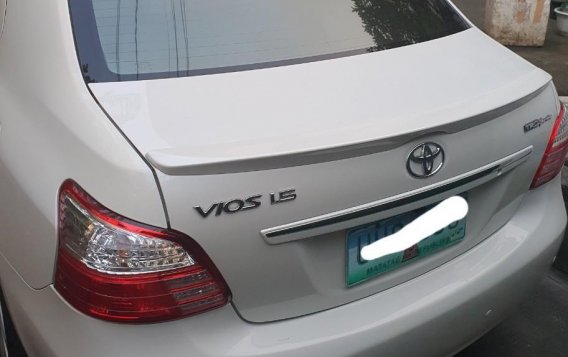 Pearl White Toyota Vios 2013 for sale in Mandaluyong-5
