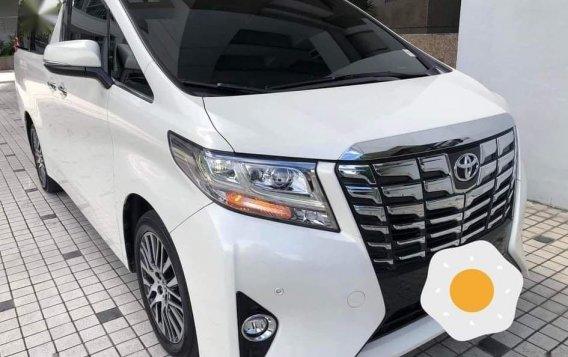 White Toyota Alphard 2018 for sale -1