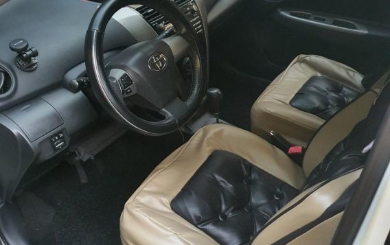 Pearl White Toyota Vios 2013 for sale in Mandaluyong-4