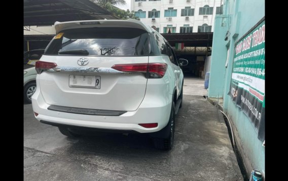 Selling White Toyota Fortuner 2018 SUV -6