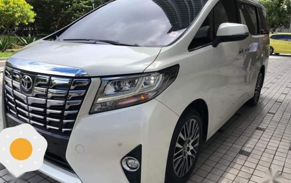 White Toyota Alphard 2018 for sale 