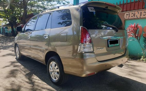 Selling Brown Toyota Innova 2011 in Cebu-4