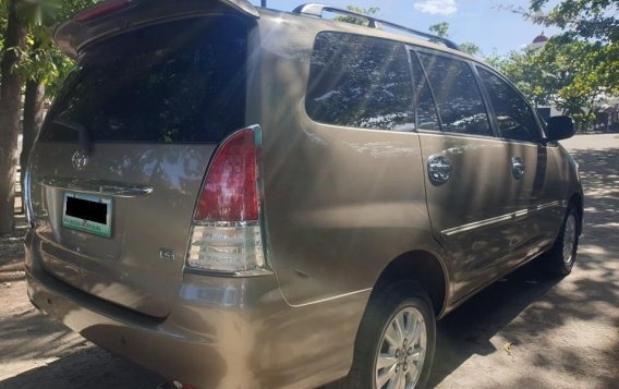 Selling Brown Toyota Innova 2011 in Cebu-6