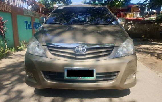 Selling Brown Toyota Innova 2011 in Cebu-8