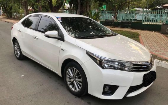 Pearl White Toyota Corolla Altis 2014 for sale in Pasay 