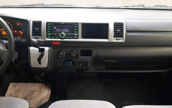 Pearl White Toyota Hiace 2018 for sale in Automatic-7