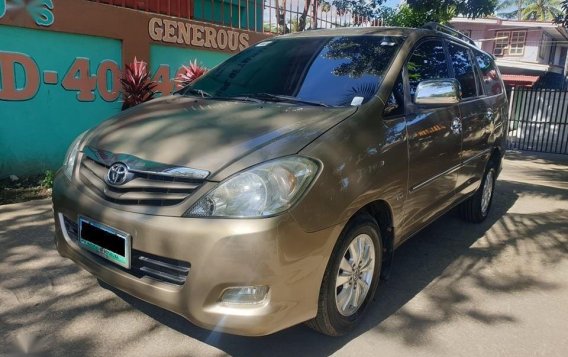 Selling Brown Toyota Innova 2011 in Cebu-1