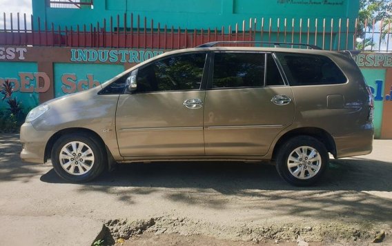 Selling Brown Toyota Innova 2011 in Cebu-2