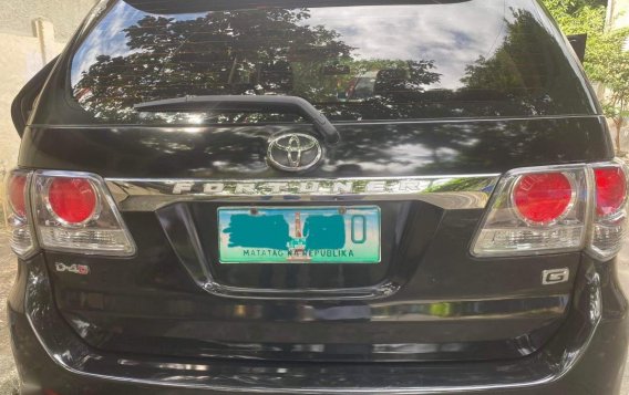 Selling Black Toyota Fortuner 2012 in Quezon City-2