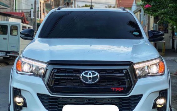 Selling White Toyota Hilux 2020 