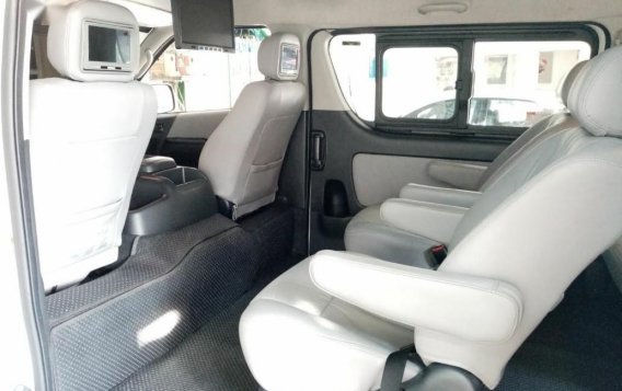 Selling White Toyota Hiace 2018 in Quezon-4