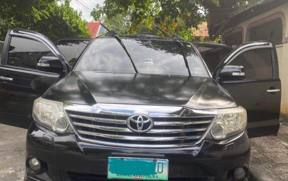 Selling Black Toyota Fortuner 2012 in Quezon City