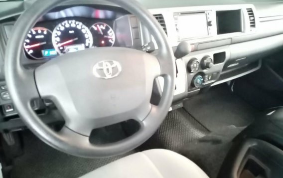 Selling White Toyota Hiace 2018 in Quezon-2