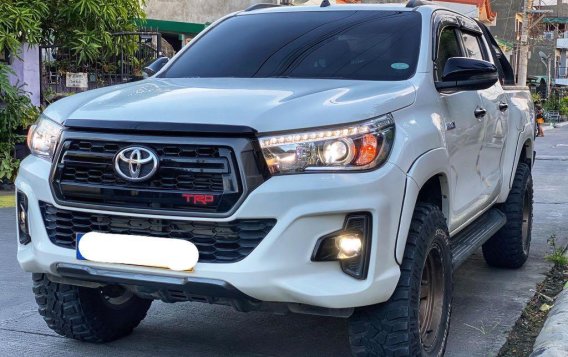 Selling White Toyota Hilux 2020 -2