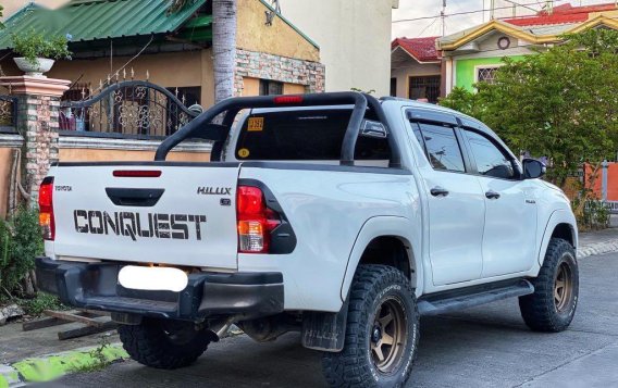 Selling White Toyota Hilux 2020 -3