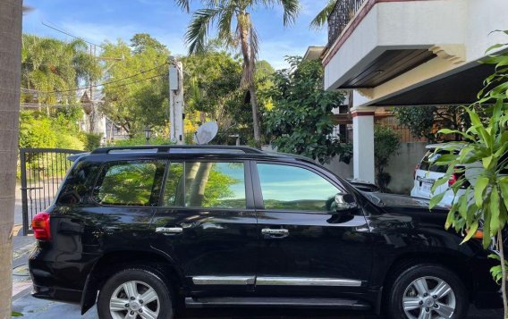Sell Black 2014 Toyota Land Cruiser in Quezon City-3