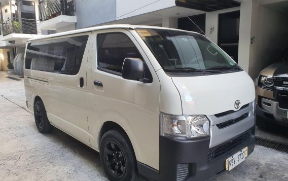 Selling White Toyota Hiace 2018 in Quezon City-3