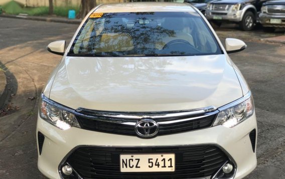 Selling Pearl White Toyota Camry 2017 in Las Piñas-3