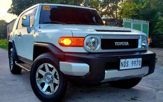 Selling White Toyota FJ Cruiser 2016 in San Fernando