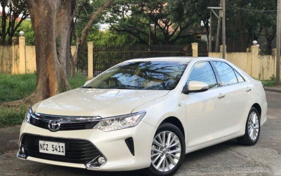 Selling Pearl White Toyota Camry 2017 in Las Piñas