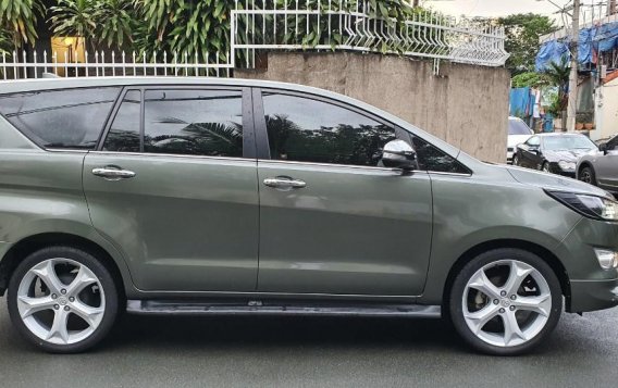 Selling Grey Toyota Innova 2017 in San Juan-2
