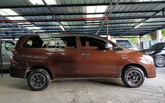 Selling Brown Toyota Innova 2014 in Las Piñas-4