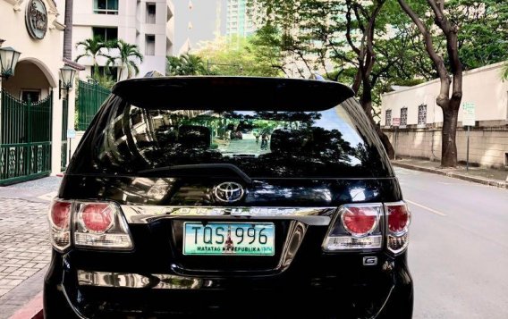 Selling Black Toyota Fortuner 2012 in Makati-3