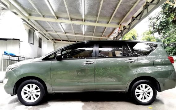 Grey Toyota Innova 2018 for sale in Automatic-2