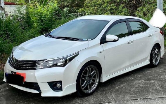 Selling Pearl White Toyota Corolla 2014 in Taguig