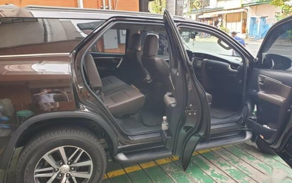 Selling Black Toyota Fortuner 2018 in Pateros-9