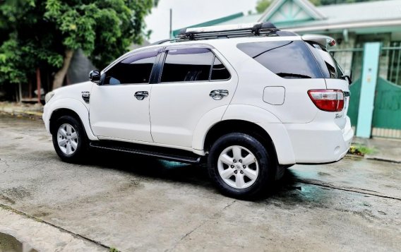Pearl White Toyota Fortuner 2009 for sale in Cabuyao-5