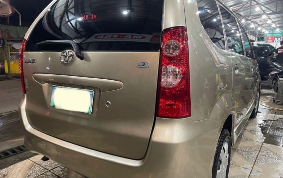 Selling Silver Toyota Avanza 2011 in Taguig-2