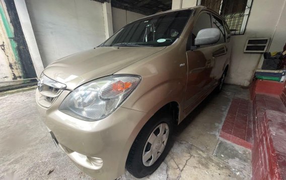 Selling Silver Toyota Avanza 2011 in Taguig-7