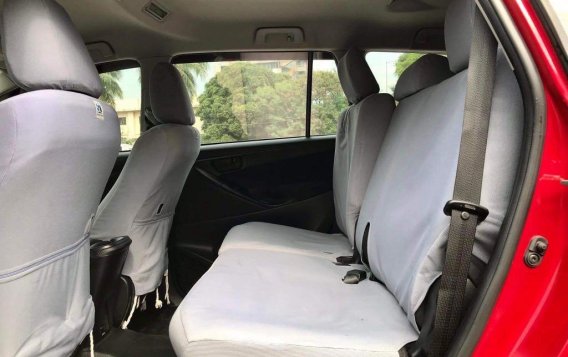 Selling Red Toyota Innova 2017 in Makati-9