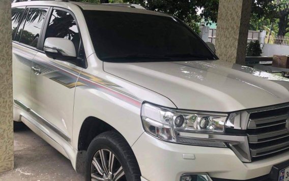 Selling Pearl White Toyota Land Cruiser 2018 in Quezon-1