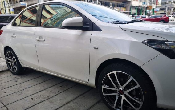 Pearl White Toyota Vios 2016 for sale in Mandaluyong -2