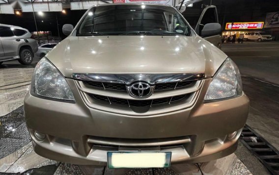 Selling Silver Toyota Avanza 2011 in Taguig-4