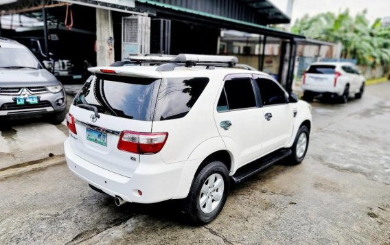 Pearl White Toyota Fortuner 2009 for sale in Cabuyao-1