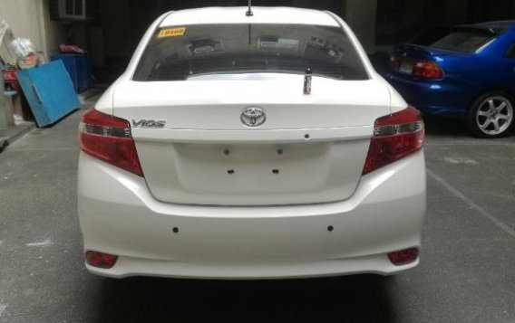 Pearl White Toyota Vios 2016 for sale in Mandaluyong -1