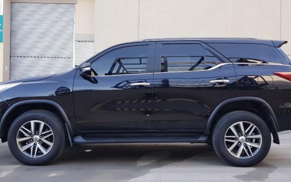 Black Toyota Fortuner 2014 for sale in Las Pinas-2