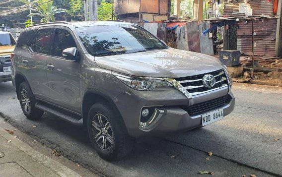 Selling Grey Toyota Fortuner 2017 in Pasig-2